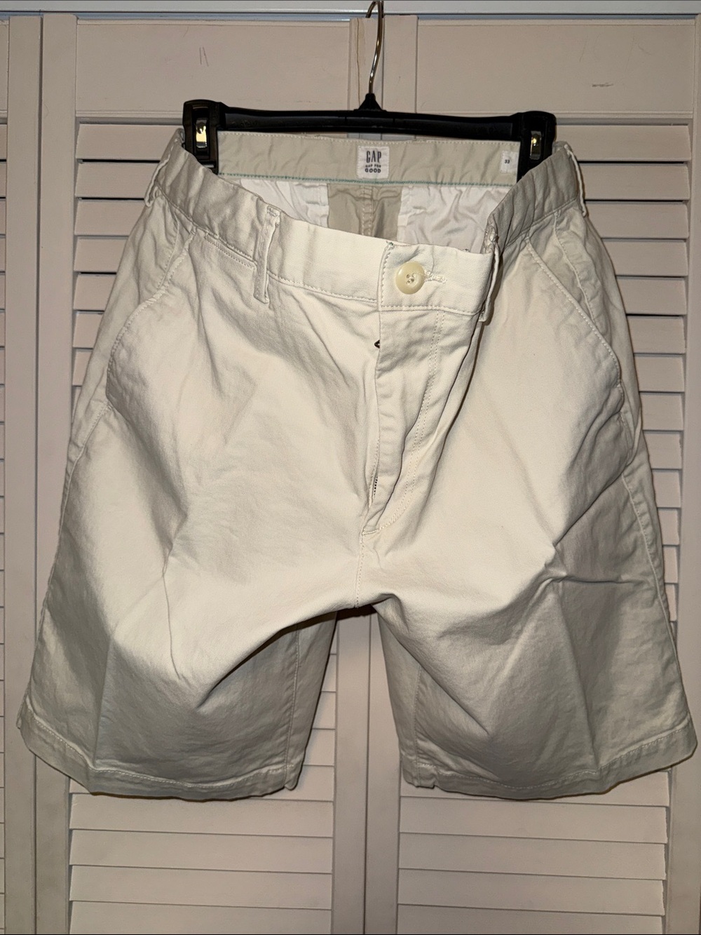 GAP Men’s Cream Flat-Front Chino Shorts